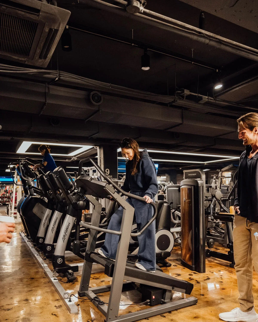 Precor Selectorized Leg Extension representative view 4