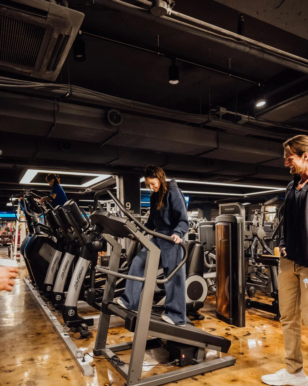 Precor Selectorized Leg Extension representative view 4